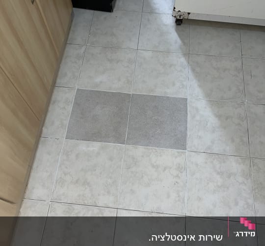 סגירת קיר והחלפת אריחים לאחר תיקון צנרת פנימית בבית
